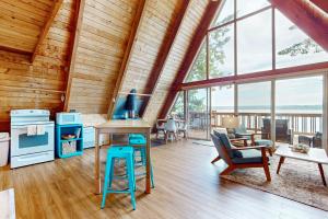 Kuchyň nebo kuchyňský kout v ubytování A-Frame Adventure + 19 fotografií