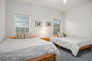 Loop De Lupe - River Access & Sleeps 10客房内的一张或多张床位