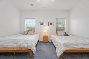 Loop De Lupe - River Access & Sleeps 10客房内的一张或多张床位