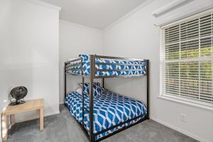Loop De Lupe - River Access & Sleeps 10客房内的一张或多张床位