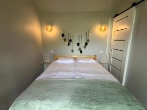Posteľ alebo postele v izbe v ubytovaní Holiday Hill Karpnki, Sauna, Domek Hygge-balia, Domek Lagom-jacuzzi