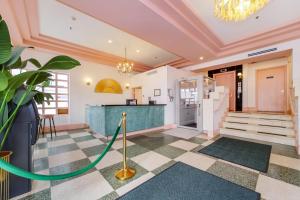 Η κουζίνα ή μικρή κουζίνα στο Ocean Spray Hotel