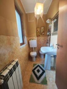 Koupelna v ubytování Casa Carini - Villa Vacanze sul Mare con piscina idromassaggio + 37 fotografií