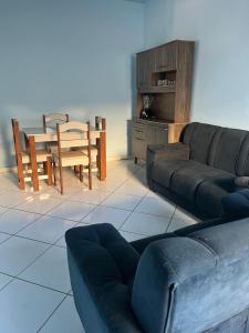 a living room with a couch and a table at Apartamento Centro de Alfenas! in Alfenas
