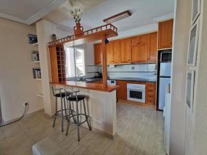 Dapur atau dapur kecil di 2BED FLAT WITH BIG LOUNGE&POOL!5min WALK TO BEACH!