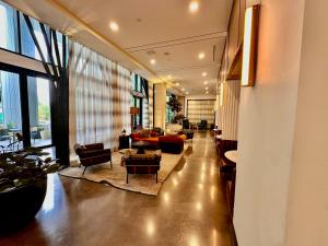 Modern luxury at the Interlock的休息区