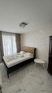 Postel nebo postele na pokoji v ubytování BLACK MOON Apartments + 37 fotografií