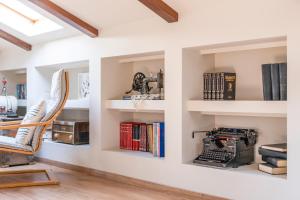 The library in Az apartmant