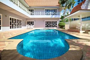 Πισίνα στο ή κοντά στο Pool Villa 5bedroom Cosy Beach Pattaya Big area close to the beach