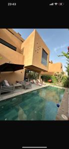 Bazén v ubytování Villa familiale La Dolce Vita nebo v jeho okolí