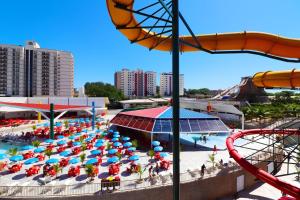 A piscina localizada em Spazzio Diroma Com acesso gratuíto ao Acqua Park - D ou nos arredores
