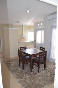 a dining room with a wooden table and chairs at Complejo Fátima in Villa Dolores