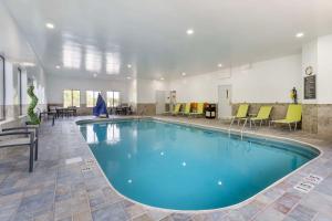 a large pool with blue water in a building at Best Western St. Clairsville Inn & Suites in Saint Clairsville