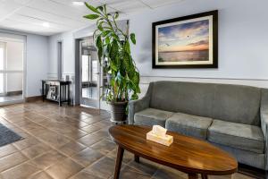 Istumisnurk majutusasutuses SureStay Studio by Best Western Hardisty
