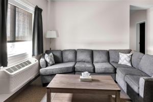 Istumisnurk majutusasutuses SureStay Studio by Best Western Hardisty
