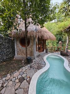 Bazén v ubytování Les Garden villa nebo v jeho okolí