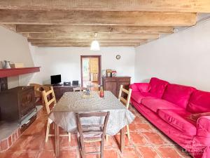 TV a/nebo společenská místnost v ubytování Jardin Verdoyant à Soupex "Au Tournesol"