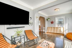 Gallery image of Near Hospitals and Red Rocks Dog-Friendly Home! in Englewood +19 photos