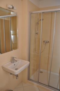 Un baño de Hotel Rudka