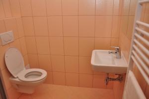 Un baño de Hotel Rudka