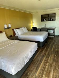 Postel nebo postele na pokoji v ubytování Quality Inn Aurora Denver