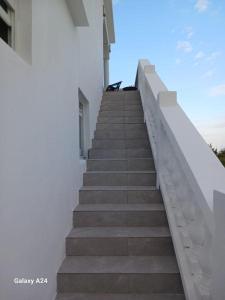 Φωτογραφία από το άλμπουμ του New condo with sea view 4 σε Wheeland Settlement