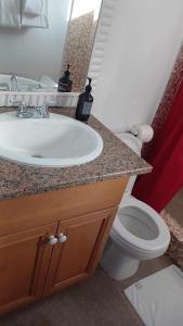 Ένα μπάνιο στο New condo with sea view 4