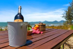 Afbeelding uit fotogalerij van Melaleuca Hideaway - Beach Pool free parking in Yorkeys Knob