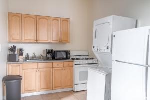 Kuchyň nebo kuchyňský kout v ubytování Spacious 3BR 2BA in East Harlem - Near Central Park