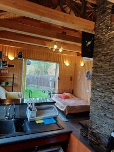 Postel nebo postele na pokoji v ubytování Cottage with fireplace and sauna