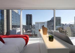 Balkón nebo terasa v ubytování CUVEE J2 HOTEL OSAKA by Onko Chishin