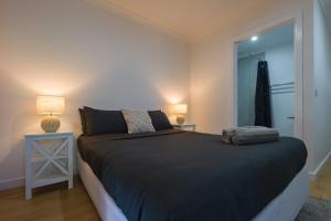 a bedroom with a large bed and a mirror at Dartmouth Hotel Pub in Dartmouth