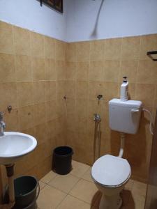 a bathroom with a toilet and a sink at Husna Homestay Kota Harmoni Tanah Merah in Tanah Merah