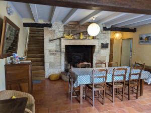 Fotografie z fotogalerie ubytování Gîte cosy avec 3 chambres, cour privée, baby-foot et internet, équipements bébé inclus, animaux permis - FR-1-653-154 v destinaci Jauldes