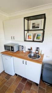 Η κουζίνα ή μικρή κουζίνα στο Lovely Retreat, Private Apartment in home