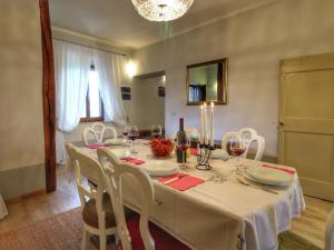 Φωτογραφία από το άλμπουμ του Well-equipped Holiday Home in SPEDALETTO Italy with Private Pool σε Pienza