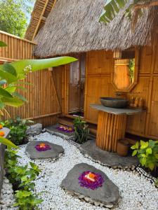 Ein Garten an der Unterkunft Penida Bambu Green Suites