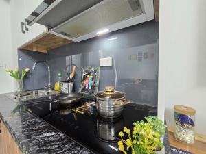 Η κουζίνα ή μικρή κουζίνα στο The Chilling'N Homestay Ha Noi 89