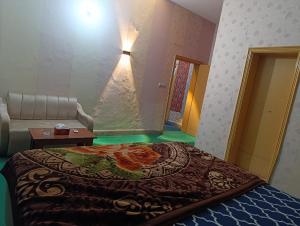 Giường trong phòng chung tại Lux Living Lodge Guest House