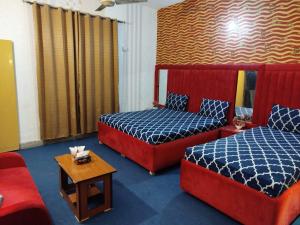 Giường trong phòng chung tại Lux Living Lodge Guest House
