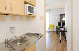 Kuchyň nebo kuchyňský kout v ubytování Residhome Nancy Lorraine + 8 fotografií