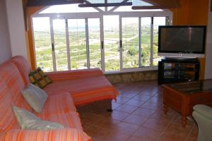 a living room with a flat screen tv and a couch at Precioso Loft de 100 m2 con vistas impresionantes - Alquiler de temporada in Gilet