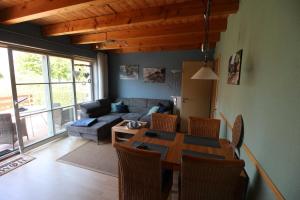 Ruang duduk di Ferienhaus "Boddenblick"