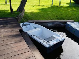 Vonkajšia záhrada v ubytovaní Holiday Home in Kolczewo with Lake Access