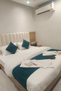 Ένα ή περισσότερα κρεβάτια σε δωμάτιο στο Hotel Shree Sai Dham Near New Delhi Railway Station, Paharganj
