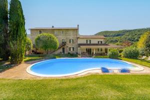 a large swimming pool in front of a house at Casa Vacanze Il Conte in Valfabbrica