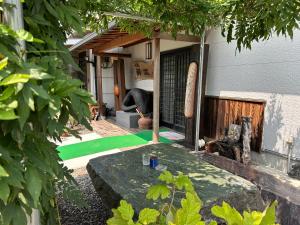 一棟貸しの朋友外面的花园