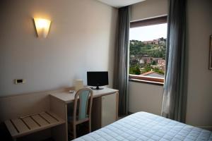 TV a/nebo společenská místnost v ubytování Hotel Bassetto