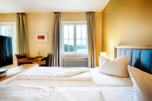 Postel nebo postele na pokoji v ubytování Welcome Hotel Meschede Hennesee