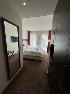 Postel nebo postele na pokoji v ubytování Fontane Hotel